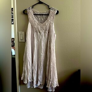 Beautiful white sleeveless tunic from Avenue